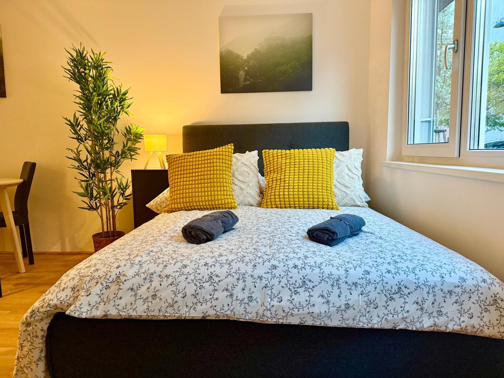 Modern Apartment *